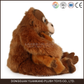 Singe accrochant peluche faite sur commande d&#39;animaux d&#39;orang-outan